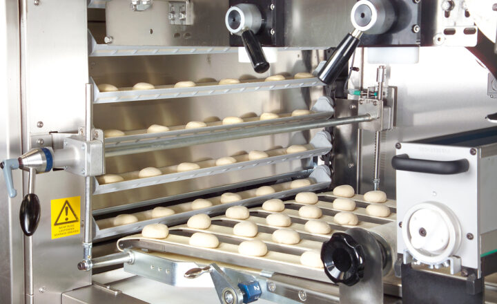 Transfer of dough pieces to proofing cabinet